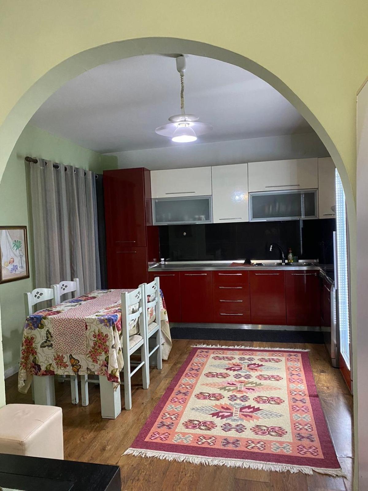 Green Door House Tirana Bagian luar foto